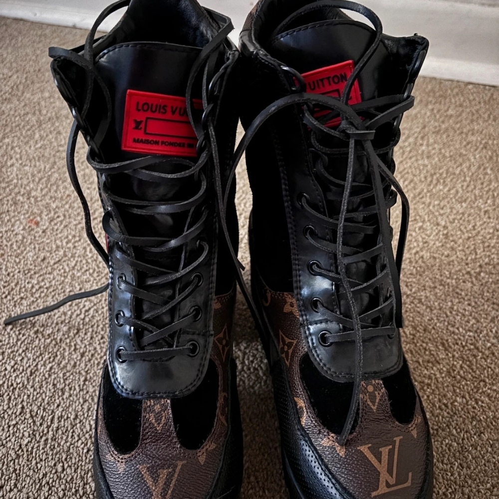 COPY - Louis Vuitton Women's Black and Brown Boots only has 2 inperfects in the… - Picture 4 of 6